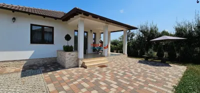 Casa de vanzare cu 1698mp teren 4 camere si pivnita - Alba Iulia