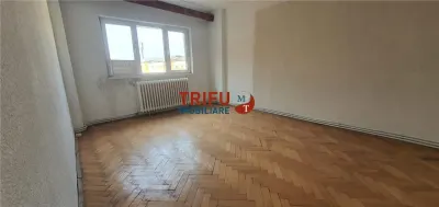 Apartament 3 camere de vanzare zona Liceul Sportiv - foto 1