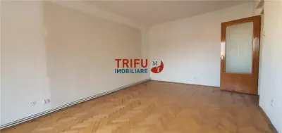 Apartament 3 camere de vanzare zona Liceul Sportiv - foto 2