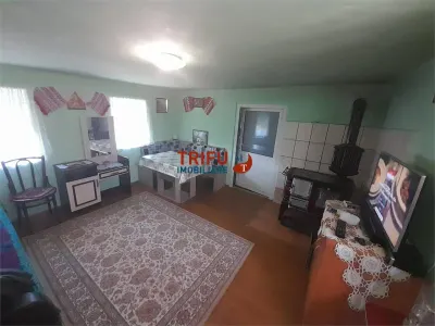 Casa cu 4 camere de vanzare in Com.Berghin - foto 3