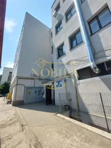 Cladire birouri / Spatiu Comercial in  Onesti de vanzare - foto 6