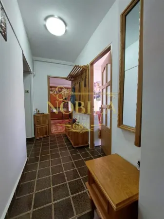 Apartament 3 camere Onești - poza 1