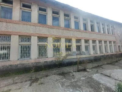 SPATIU PENTRU CAZARE/  BIROURI ZONA INDUSTRIALA ONESTI - foto 1