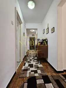 APARTAMENT de 108 mp  DE VANZARE CU 5 CAMERE, ET 1 IN STATIUNEA TURISTICA TG OCNA - Targu Ocna