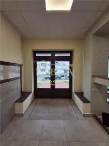 SPATIU COMERCIAL DE INCHIARIAT ZONA DE SUS ONESTI - foto 3