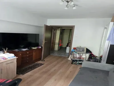 3 camere decomandate, etaj 2/8 - zona Tei - foto 3