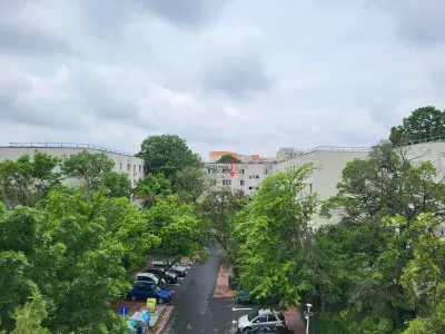 APARTAMENT 3 CAMERE CU VEDERE MIXTA SI LIBERA - foto 2