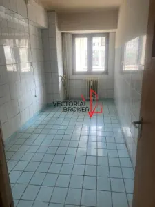 4 camere decomandat, etaj intermediar Piata Delfinului - foto 6