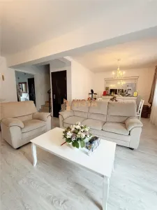 Exclusivitate! Casa de vanzare spatioasa, pozitie buna - intrare Sanpetru, Brasov - foto 2