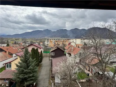 Doua case de vanzare, teren 800 mp, Zarnesti, Brasov - foto 2