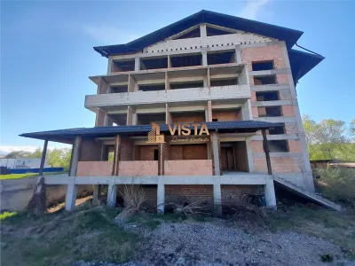 Bloc apartamente / Hotel / Pensiune, la 5 minute de Aeroport Ghimbav, 2676mp construiti la rosu, Brasov - Brasov