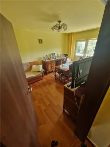 Decomandat 3 Camere 2 Bai 2 Balcoane Zona  Aradului - foto 1