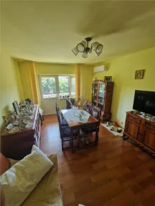 Decomandat 3 Camere 2 Bai 2 Balcoane Zona  Aradului - foto 2