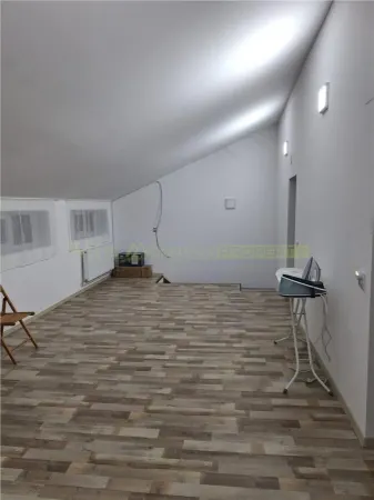 Casă 5 camere Crevedia - poza 8