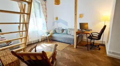 Apartament Istoric cu Farmec și Confort Modern în Centrul Orașului! - foto 2
