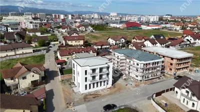 De vanzare apartament cu 3 camere si 2 bai la etajul 1 in Selimbar - foto 1