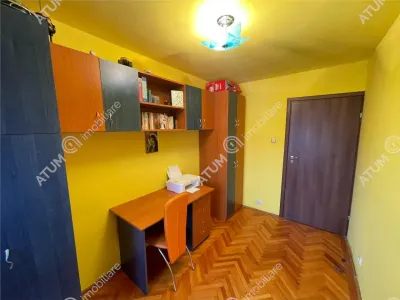 De vanzare apartament cu 3 camere decomandate si balcon situat in zona Vasile Aaron din Sibiu - foto 13