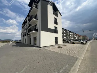 De vanzare apartament cu 2 camere decomandate si loc de parcare zona Doamna Stanca - foto 1