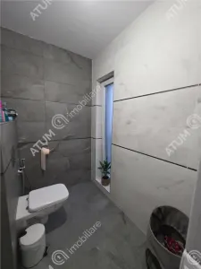 De vanzare casa cu 4 camere decomandate si gradina in zona Bavaria in Sibiu - foto 11