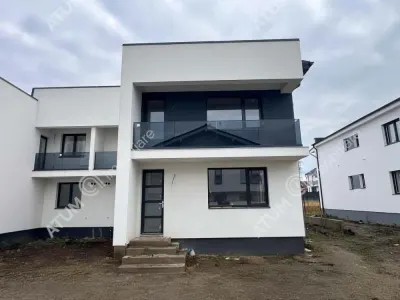 Casa de vanzare cu 4 camere 2 bai 2 balcoane si curte libera de 50 mp situata in zona Calea Cisnadiei din Sibiu - foto 18