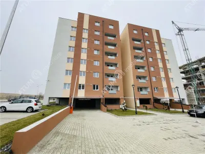 De vanzare apartament cu 3 camere decomandate cu 2 balcoane si loc de parcare in zona Calea Surii Mici - foto 8