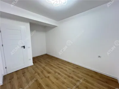 De vanzare apartament de 3 camere decomandate cu 2 bai si loc de parcare in zona Calea Surii Mici - foto 13