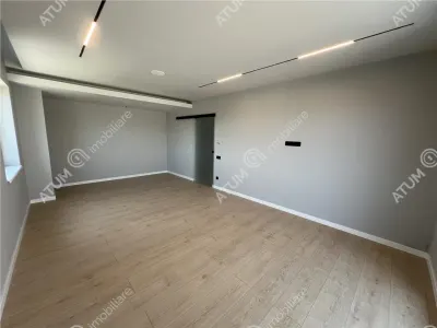 De vanzare penthouse cu 3 camere 2 bai si 2 terase zona Calea Surii Mici din Sibiu - foto 11