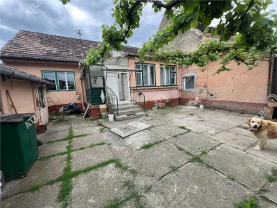 Casa individuala de vanzare cu 2 camere teren 470 mp situata in centrul orasului Cisnadie din Sibiu - foto 3