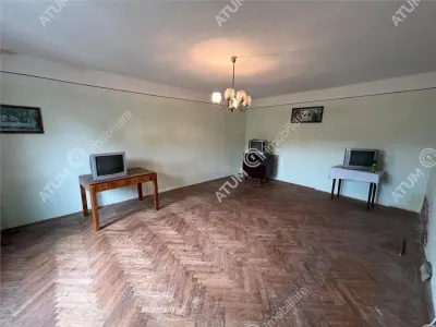 Casa individuala de vanzare cu 2 camere teren 470 mp situata in centrul orasului Cisnadie din Sibiu - foto 4