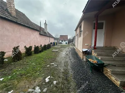 De vanzare casa individuala si teren de 863 mp in Cristian zona Primarie - Cristian