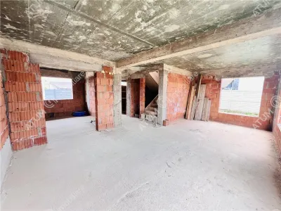 Casa de vanzare cu 4 camere 2 bai balcon teren 230 mp situat in Selimbar - foto 3