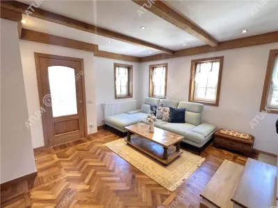 Casa individuala de vanzare cu 3 camere 2 bai si teren 172 mp situata in localitatea Sibiel - foto 2
