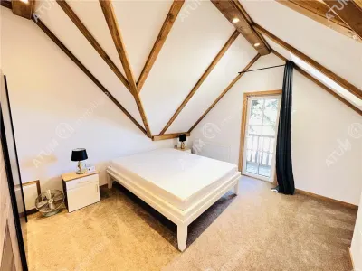 Casa individuala de vanzare cu 3 camere 2 bai si teren 172 mp situata in localitatea Sibiel - foto 12