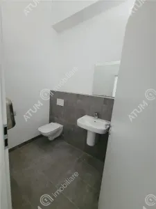 De inchiriat spatiu comercial de 225 mp cu 3 locuri de parcare in Zona Industriala Est Sibiu - foto 7