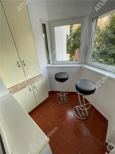 De inchiriat apartament cu 3 camere decomandate si 2 balcoane din zona centrala din Sibiu - foto 13
