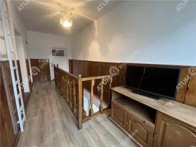 De vanzare casa renovata de 3 camere cu 2 pivnite si teren de  242 mp zona Calea Dumbravii - foto 14