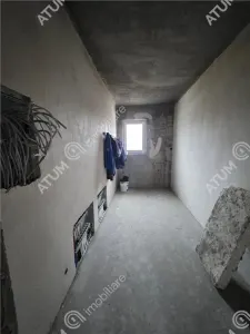 Casa individuala cu 4 camere si curte libera 340 de mp in orasul Cisnadie din Sibiu - foto 8