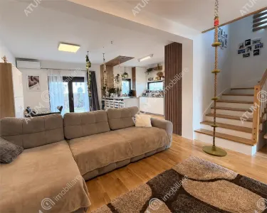 De vanzare casa cu 5 camere si teren de 250 mp in Cristian - foto 18
