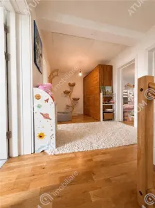 De vanzare casa cu 5 camere si teren de 250 mp in Cristian - foto 21