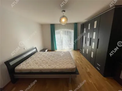 De inchiriat casa cu 8 camere si curte de 800 mp in zona Calea Poplacii din Sibiu - foto 11
