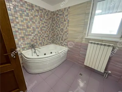 De inchiriat casa cu 8 camere si curte de 800 mp in zona Calea Poplacii din Sibiu - foto 20