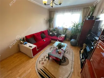 De vanzare apartament cu 3 camere decomandate balcon si pivnita in zona Vasile Aaron din Sibiu - foto 2