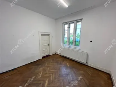 Casa individuala cu 3 camere de inchiriat garaj si teren de 200 mp situata in zona Calea Dumbravii din Sibiu - foto 5