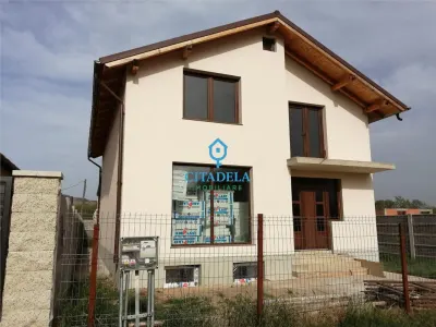 Casă de Vânzare S+P+M – Lancrăm 210 mp utili,170000 euro - foto 1