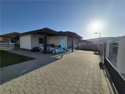 Casa Nouă de Vânzare în Alba Iulia - 4 Camere, Zona Orizont, 447 mp - foto 2