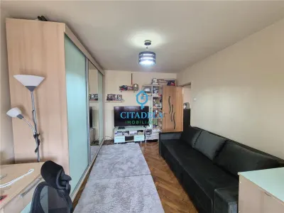 Apartament 2 camere, decomandat Cetate 90000 euro - foto 2
