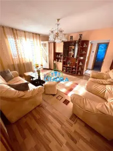 Apartament 3 camere Cetate,etaj 3,75000 eueo - foto 1
