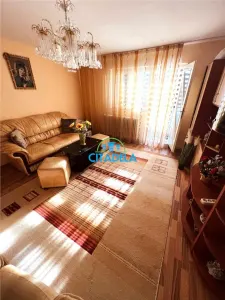 Apartament 3 camere Cetate,etaj 3,75000 eueo - foto 2
