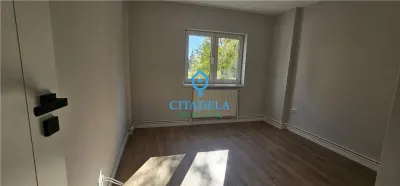 Apartament 3 camere, decomandat,Cetate etaj 1, recent renovat - foto 4