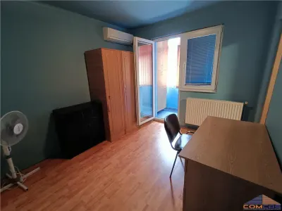 De vanzare apartament cu 3 camere - Micro 15 - foto 2